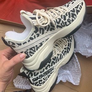 Size 8.5 Steve Madden ✖️donated✖️